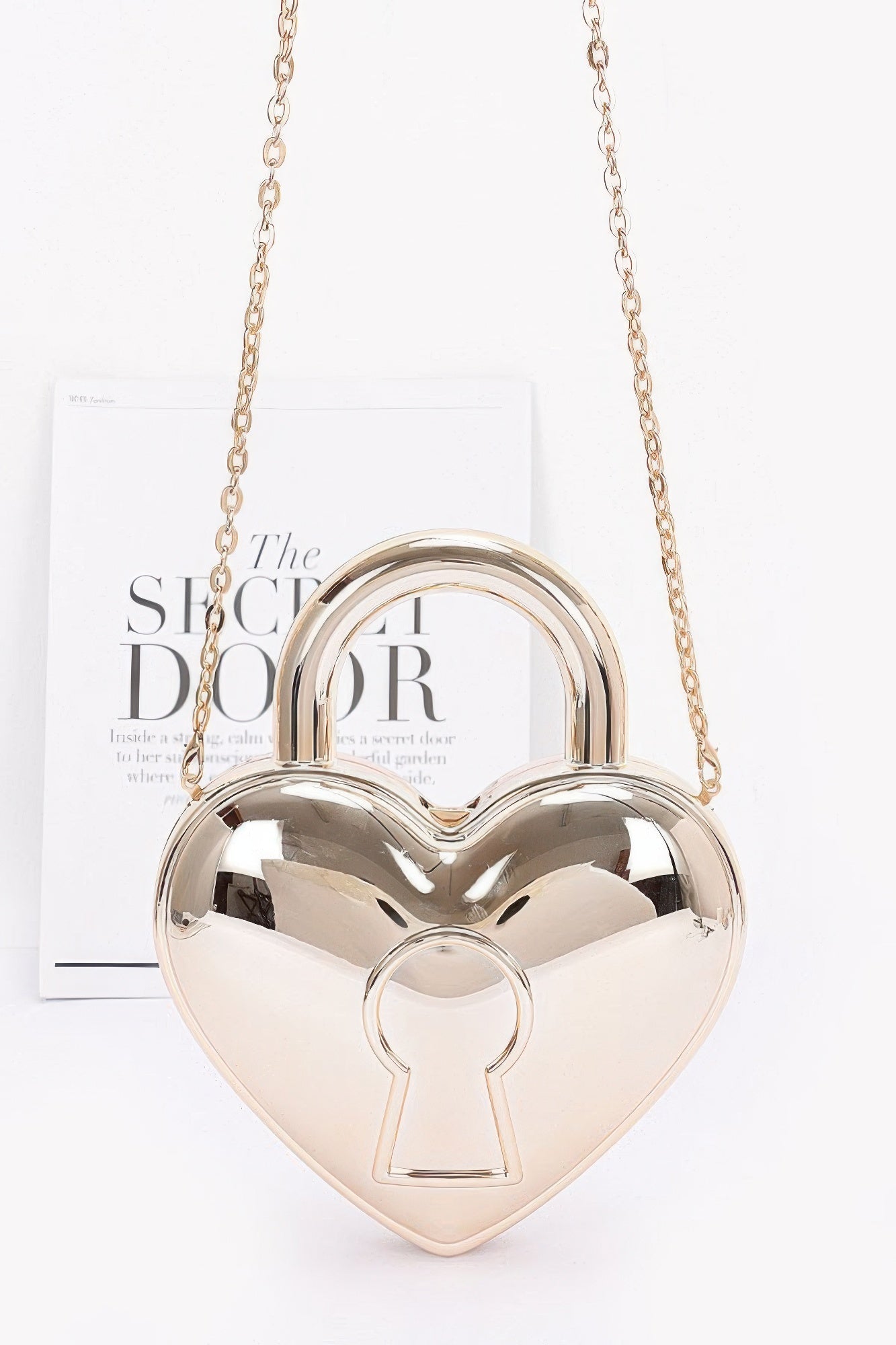 Металлическая акриловая сумка FASHNZFAB, золотой
Металлическая акриловая сумка FASHNZFAB, золотой