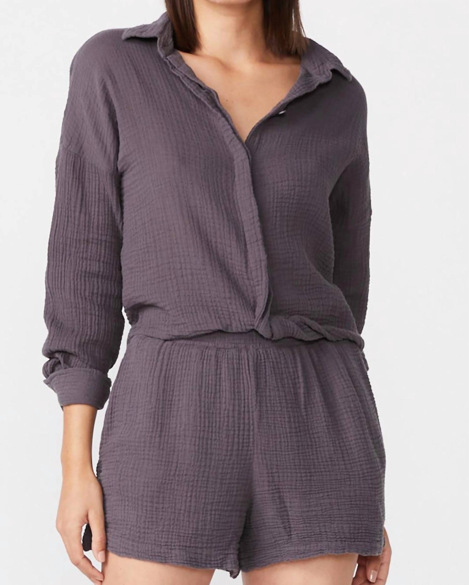 Свободная блузка с перекрученным передом в винтажном черном цвете Monrow
Свободная блузка с перекрученным передом в винтажном черном цвете Monrow