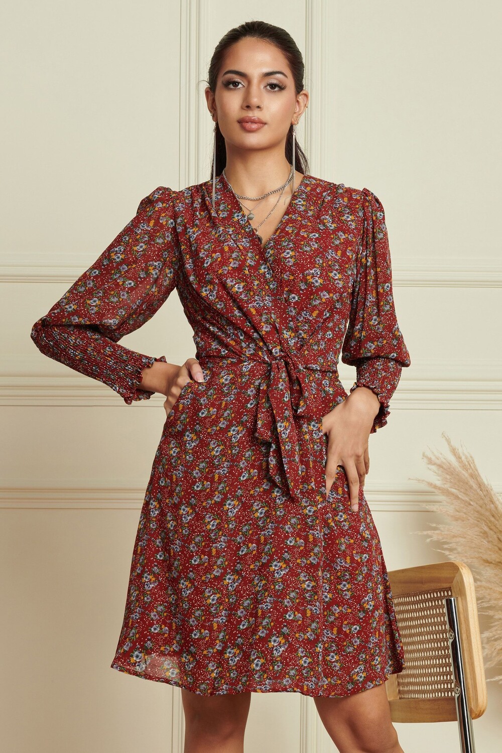 Платье-Рубашка с завязками на талии Jolie Moi, красный
Платье-Рубашка с завязками на талии Jolie Moi, красный