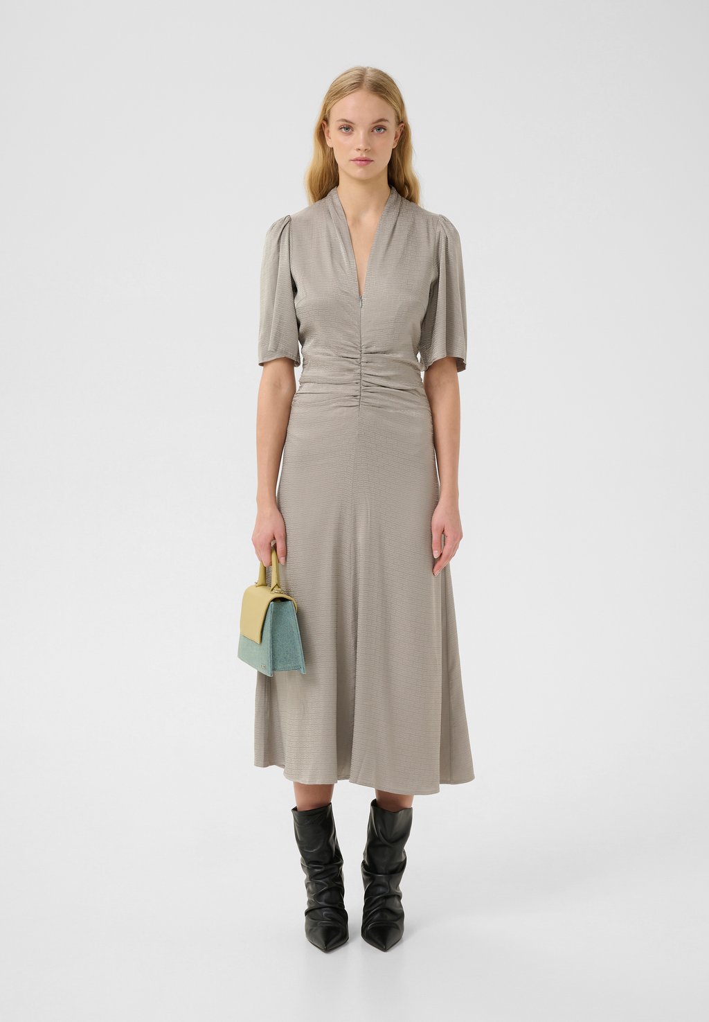 Коктейльное/вечернее платье GZBIANCA Gestuz, серо-коричневый
Коктейльное/вечернее платье GZBIANCA Gestuz, серо-коричневый