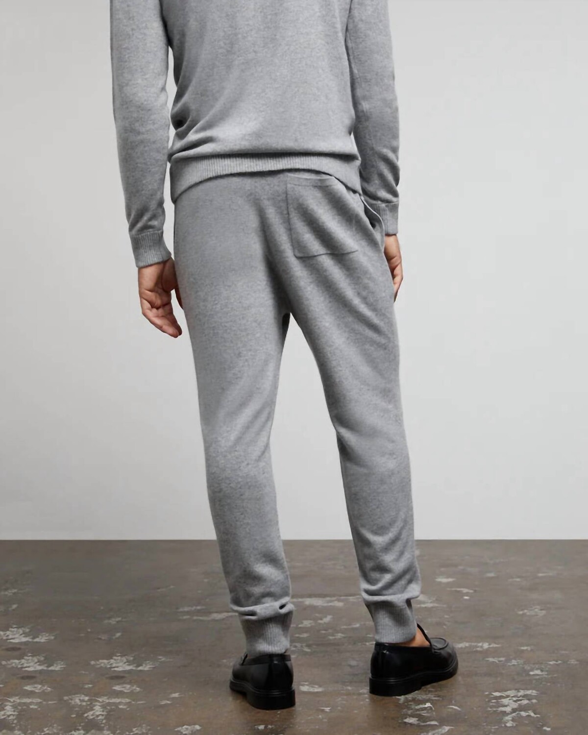 Мужские джоггеры светло-серого цвета Onia
Мужские джоггеры светло-серого цвета Onia