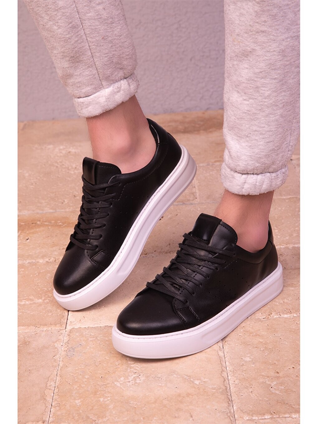 Мужская спортивная обувь на шнуровке Soho Exclusive, черный
Мужская спортивная обувь на шнуровке Soho Exclusive, черный