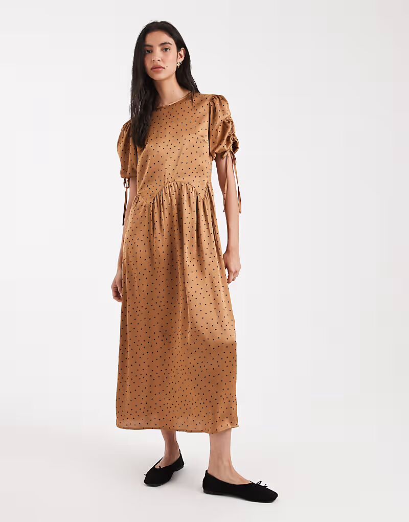 Платье мидакси с принтом и завязками на плечах в золотистый горошек Wednesday'S Girl
Платье мидакси с принтом и завязками на плечах в золотистый горошек Wednesday'S Girl