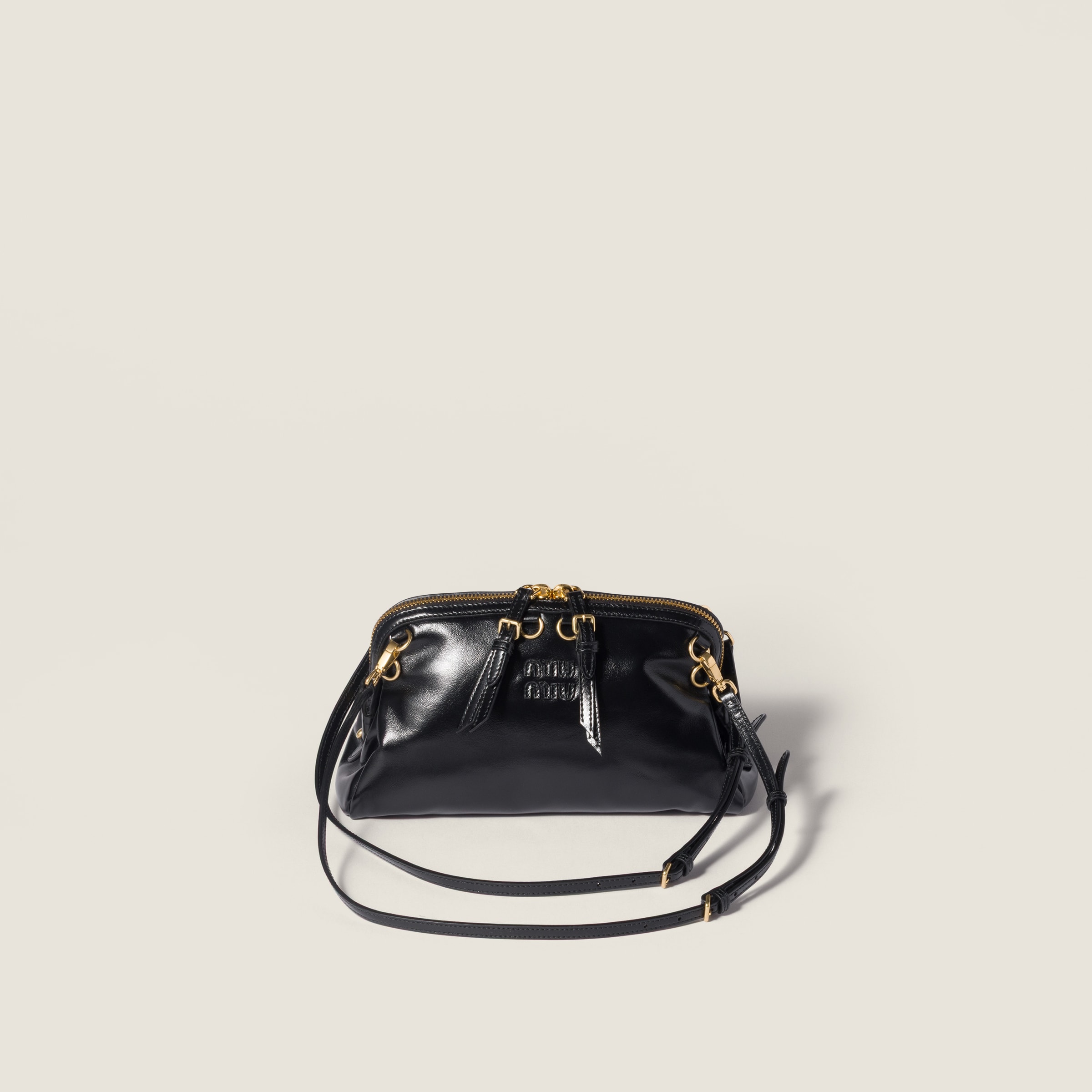 Кожаный клатч MIU MIU, черный
Кожаный клатч MIU MIU, черный