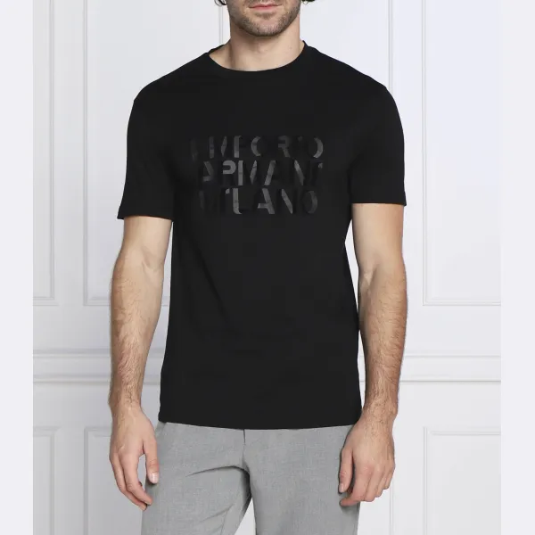 Футболка стандартного кроя Emporio Armani, черный
Футболка стандартного кроя Emporio Armani, черный