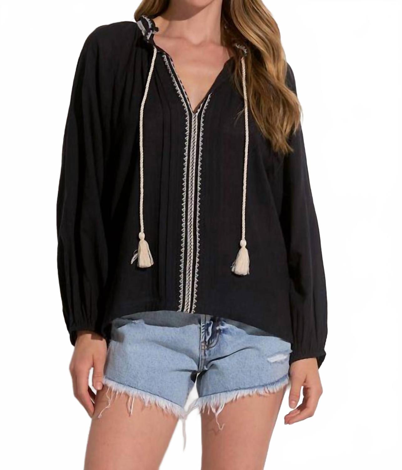 Бохо-топик с кисточками в черном цвете ELAN 
Бохо-топик с кисточками в черном цвете ELAN