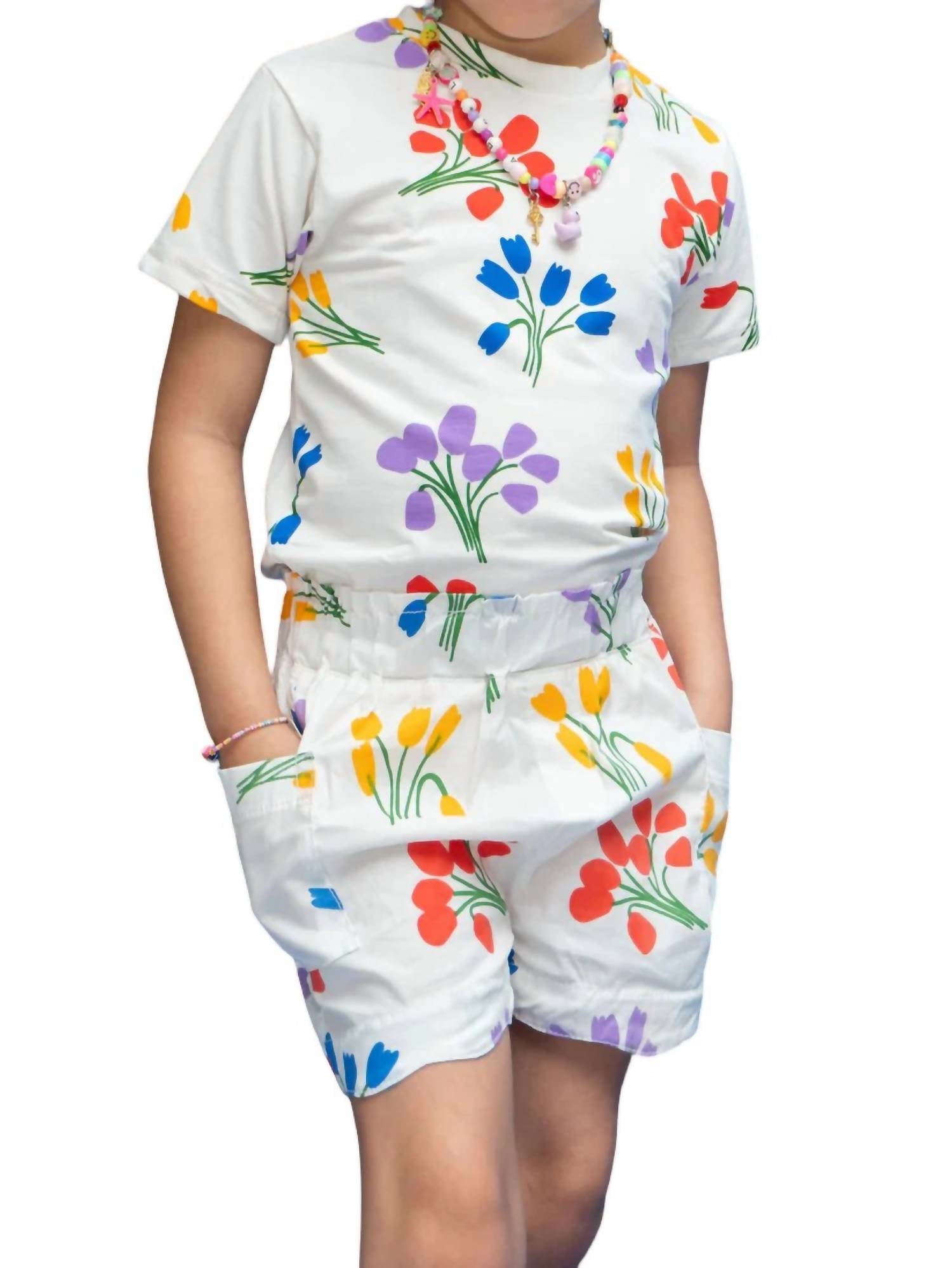 Шорты для девочек с боковыми карманами в цвете тюльпанов Abril Flores Mil, цвет tulips
Шорты для девочек с боковыми карманами в цвете тюльпанов Abril Flores Mil, цвет tulips