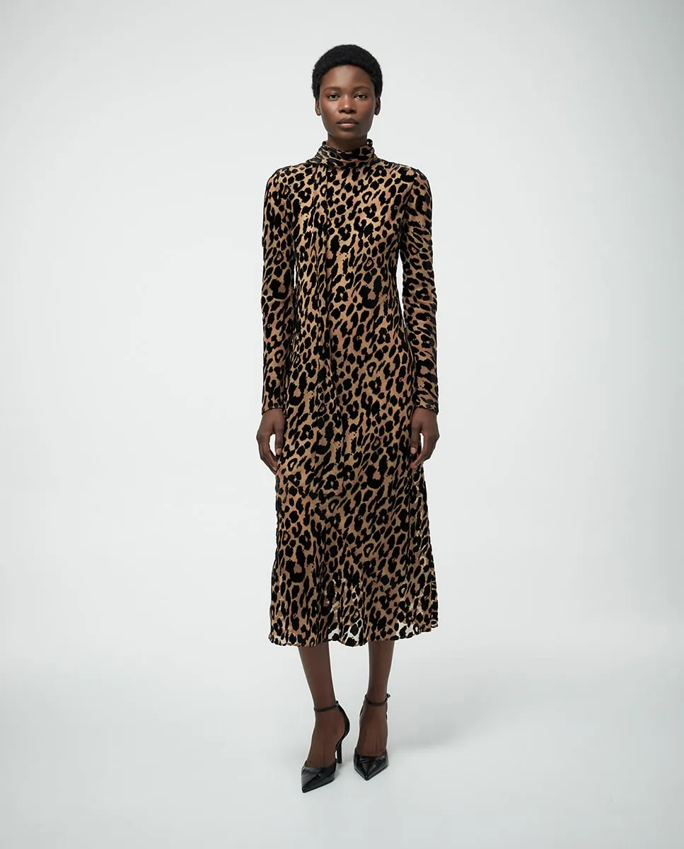 Платье с леопардовым принтом Sfera, песочный
Платье с леопардовым принтом Sfera, песочный