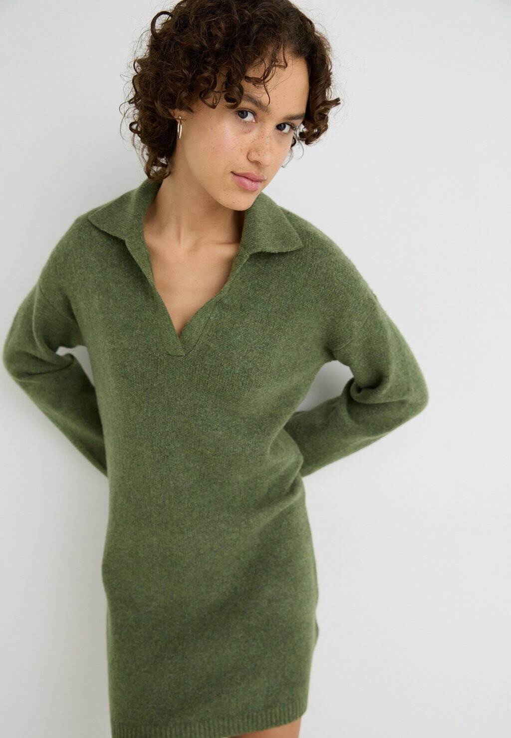 Платье-джемпер NOTCH NECK MINI DRESS Abercrombie & Fitch, зеленый
Платье-джемпер NOTCH NECK MINI DRESS Abercrombie & Fitch, зеленый