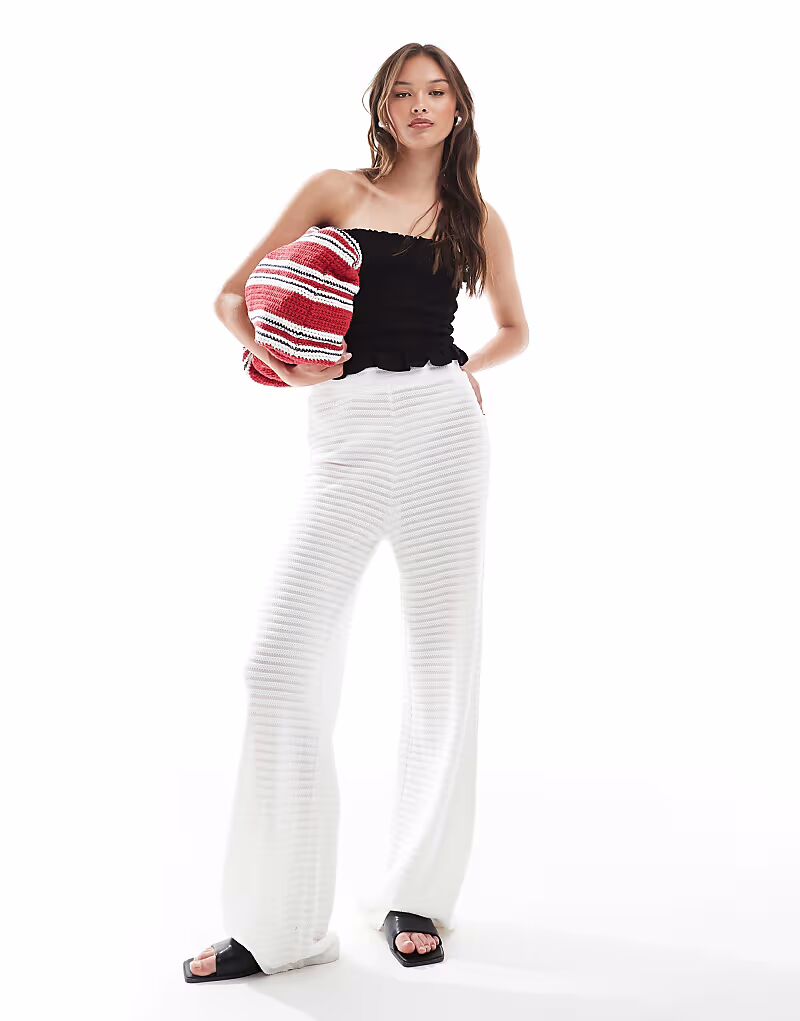 Комбинируйте и сочетайте трикотажные брюки в полоску, цвета «кремовый».
Комбинируйте и сочетайте трикотажные брюки в полоску, цвета «кремовый».