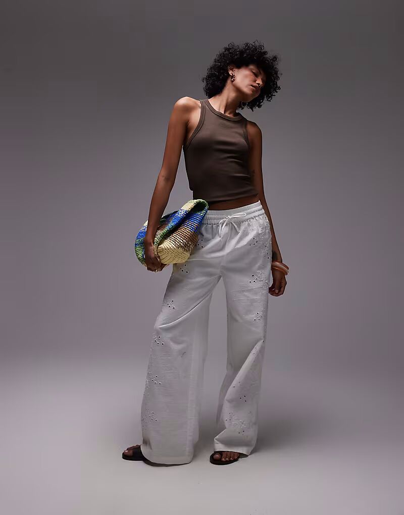 Брюки Topshop coord с вышивкой по бокам и завязками на талии белого цвета
Брюки Topshop coord с вышивкой по бокам и завязками на талии белого цвета