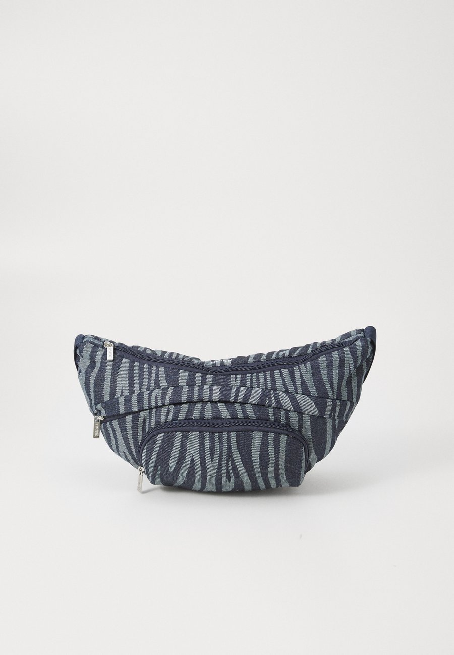 Сумка кросс-боди HVISK JADE, Navy Zebra/Blue Denim
Сумка кросс-боди HVISK JADE, Navy Zebra/Blue Denim