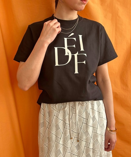 LHELBIE Футболка с бархатным логотипом DEFI, черная
LHELBIE Футболка с бархатным логотипом DEFI, черная