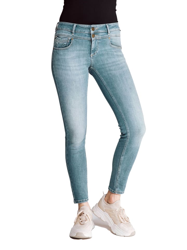 Джинсы KELA BLUE в СИНЕМ цвете ZHRILL
Джинсы KELA BLUE в СИНЕМ цвете ZHRILL