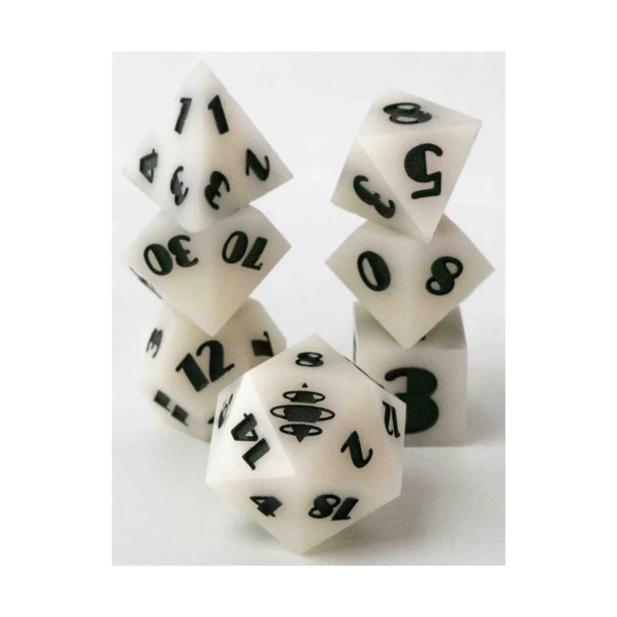 Набор из белой смолы — винтажная нумерация (7), Dice & Supplies (Unidentifiable Publisher)
Набор из белой смолы — винтажная нумерация (7), Dice & Supplies (Unidentifiable Publisher)