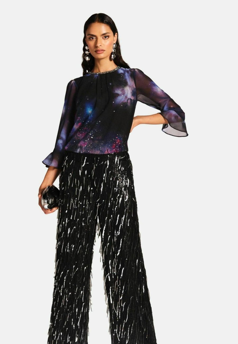 Блуза Love & Roses Blouse, Black Galaxy Print/Black
Блуза Love & Roses Blouse, Black Galaxy Print/Black