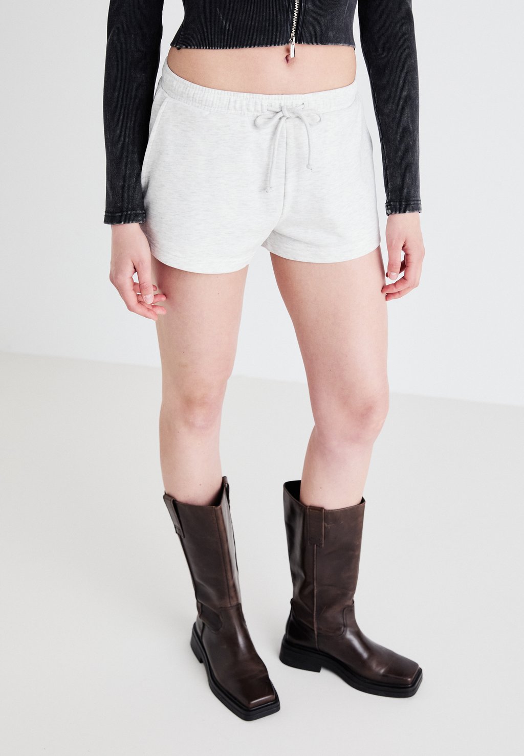 Шорты Tracksuit bottoms Weekday, светло-серый
Шорты Tracksuit bottoms Weekday, светло-серый