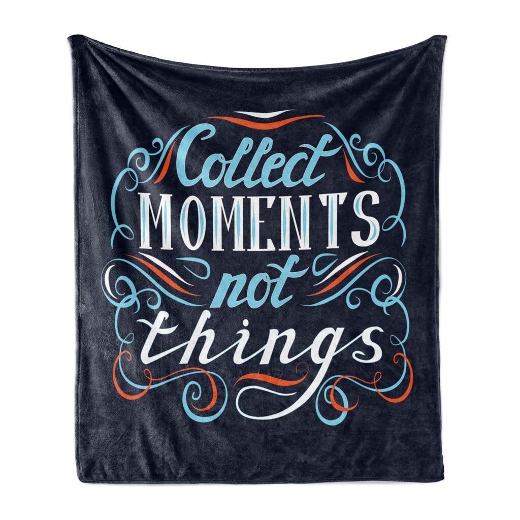 Мягкое фланелевое флисовое одеяло ABAKUHAUS Proverb, Collect Moments Not Things Curvy Vintage, 175 x 230 см, темно-синий оранжевый
Мягкое фланелевое флисовое одеяло ABAKUHAUS Proverb, Collect Moments Not Things Curvy Vintage, 175 x 230 см, темно-синий оранжевый