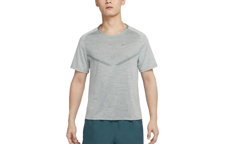 Футболка мужская дымчато-серая Nike, серый
Футболка мужская дымчато-серая Nike, серый