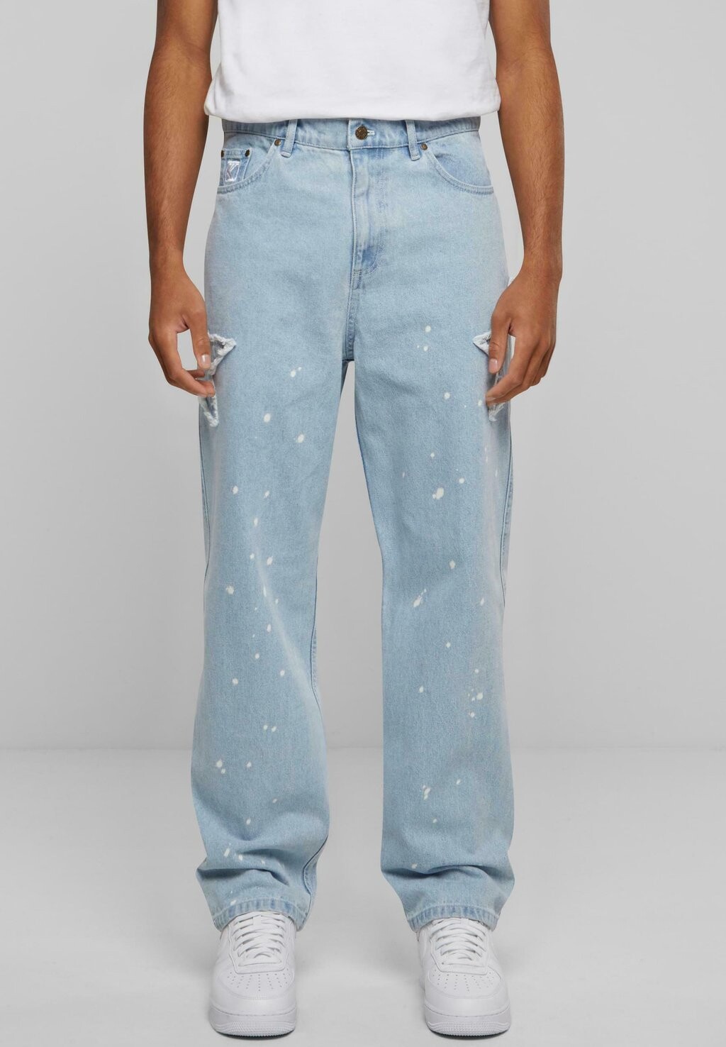 Джинсы-клеш Og Baggy Five Pocket Paint Splatter Bleached Karl Kani, цвет blue white
Джинсы-клеш Og Baggy Five Pocket Paint Splatter Bleached Karl Kani, цвет blue white