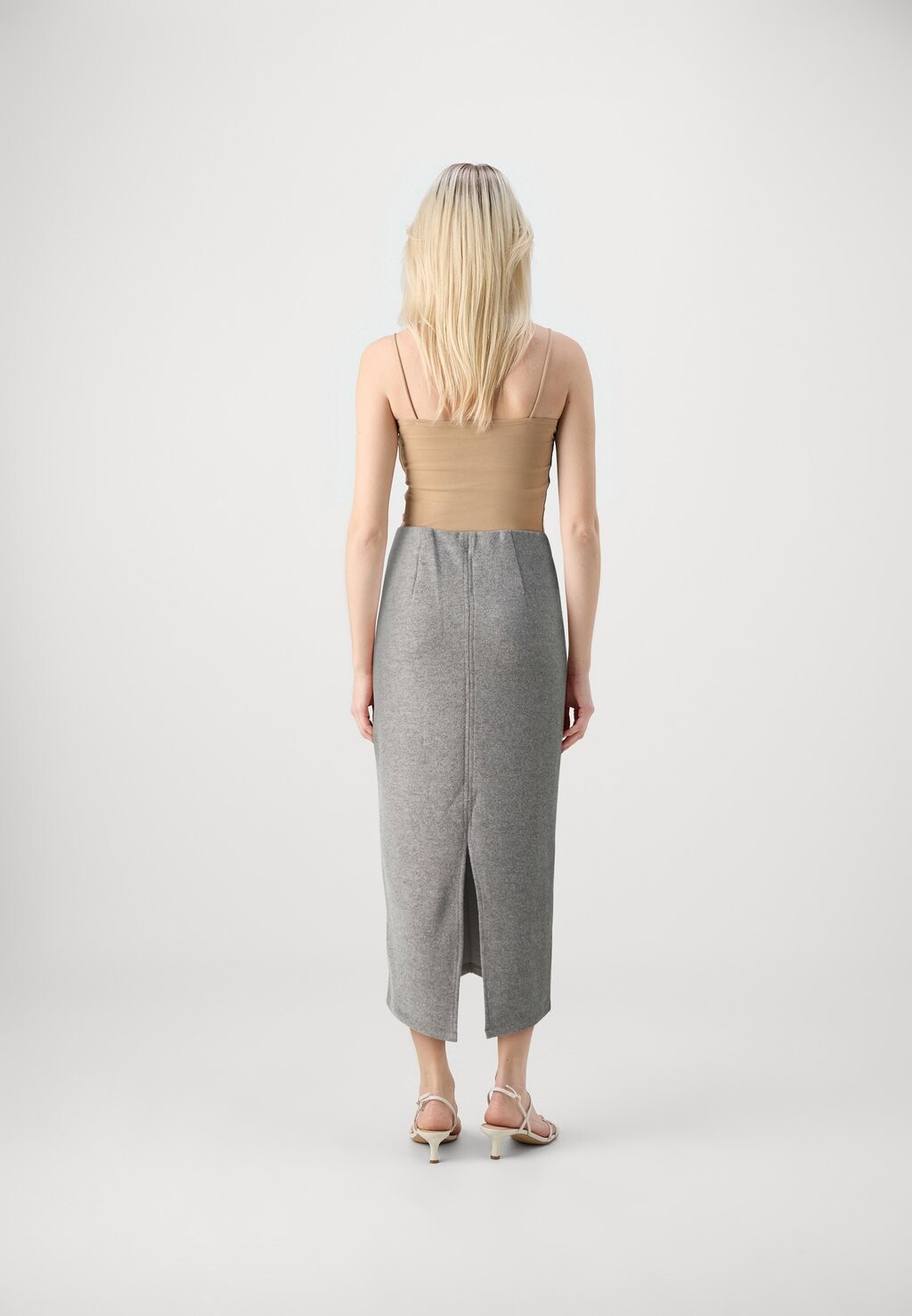 Юбка-карандаш SOFT SKIRT Gina Tricot, коричневый
Юбка-карандаш SOFT SKIRT Gina Tricot, коричневый