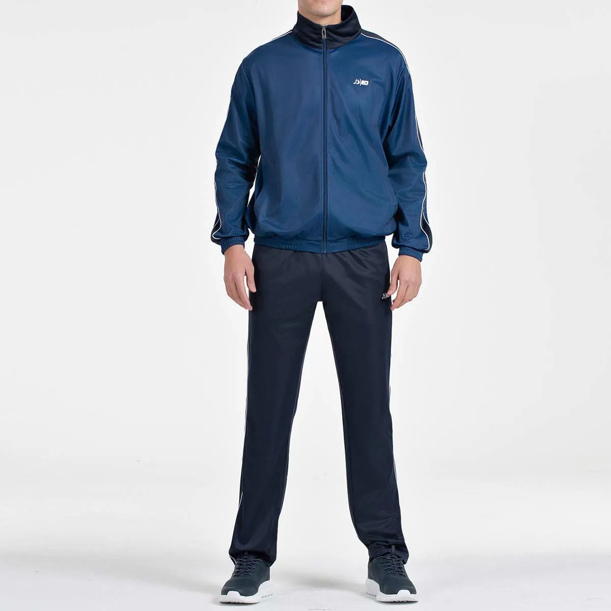 Мужской тренировочный костюм из полиэстера Cambad M John Smith, синий
Мужской тренировочный костюм из полиэстера Cambad M John Smith, синий