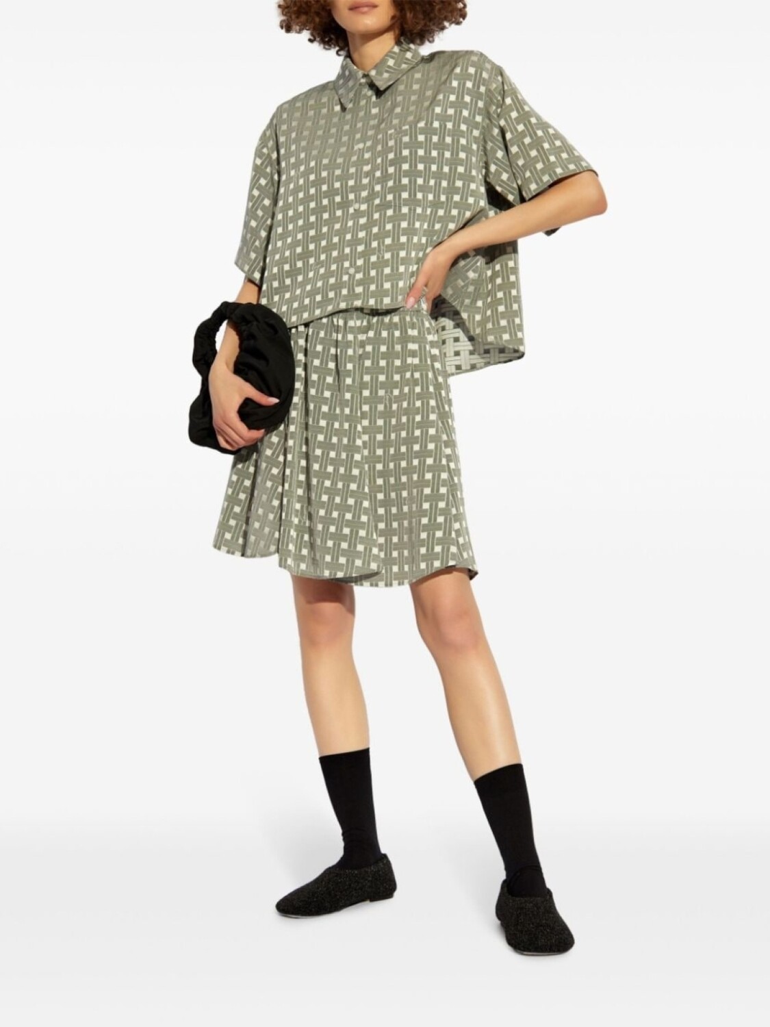 Kenzo укороченная рубашка с геометрическим принтом Weave, серый
Kenzo укороченная рубашка с геометрическим принтом Weave, серый