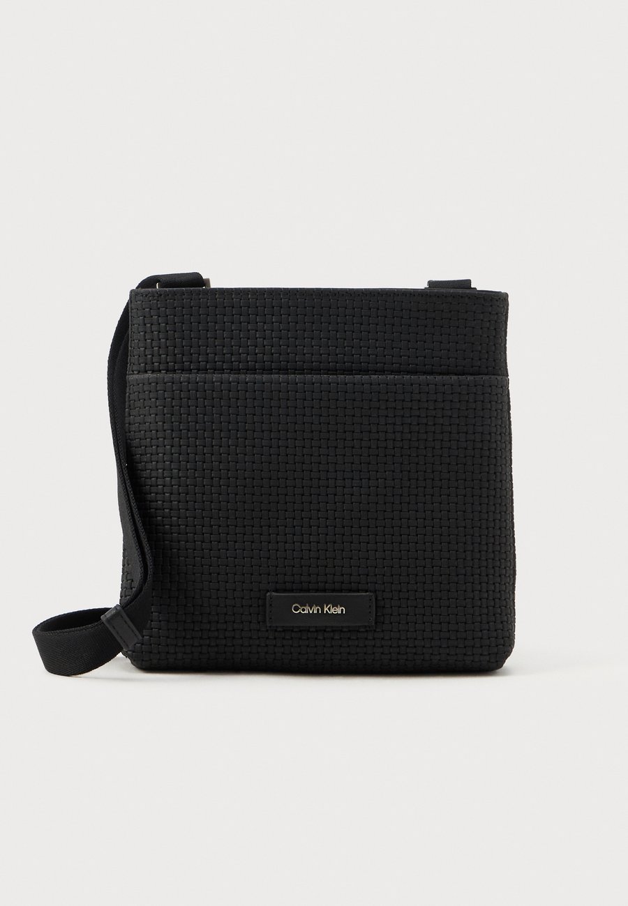 Сумка кросс-боди Calvin Klein EMBOSSED WOVEN FLATPACK, Black
Сумка кросс-боди Calvin Klein EMBOSSED WOVEN FLATPACK, Black