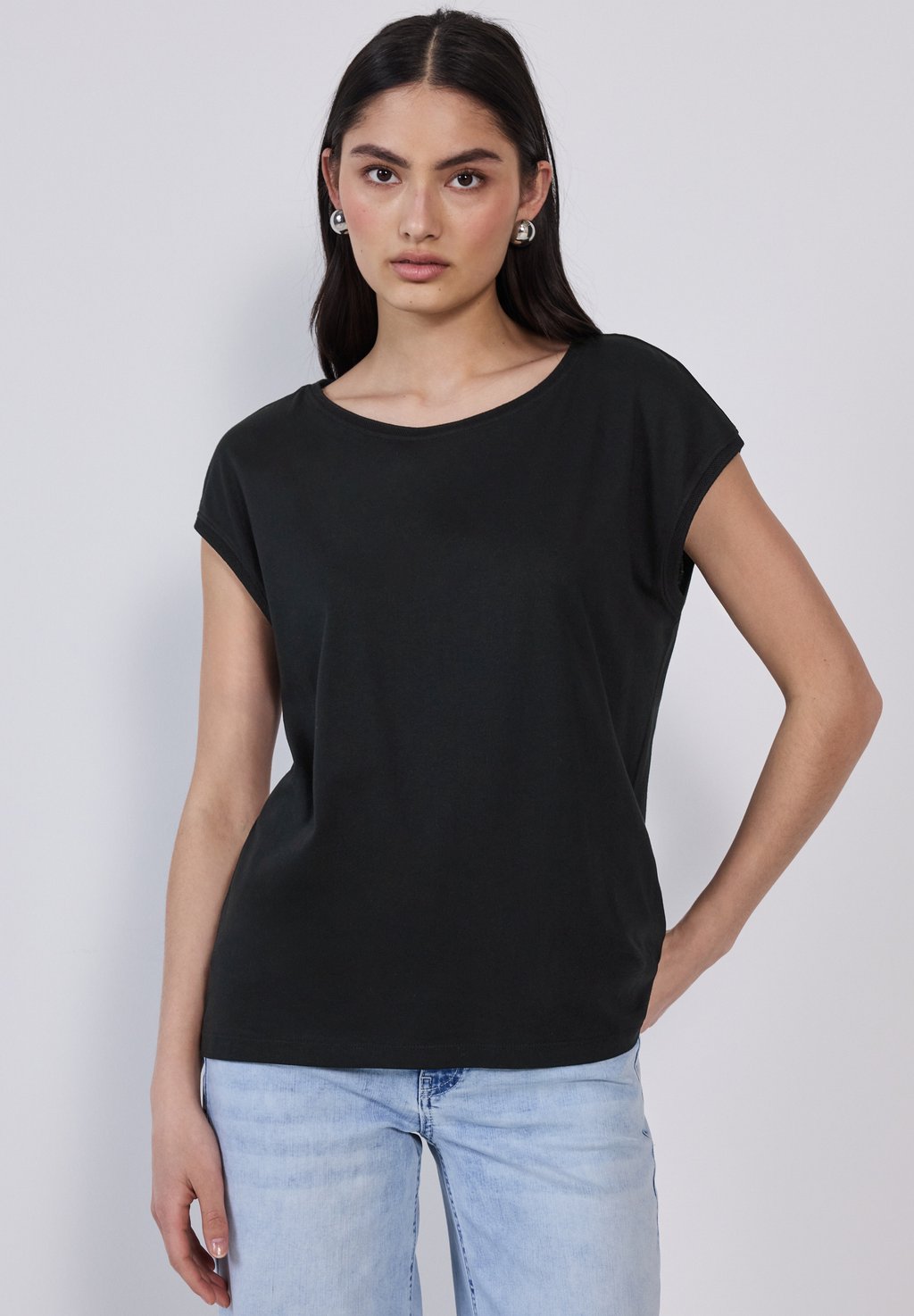 Базовая футболка Street One Studio, черный
Базовая футболка Street One Studio, черный