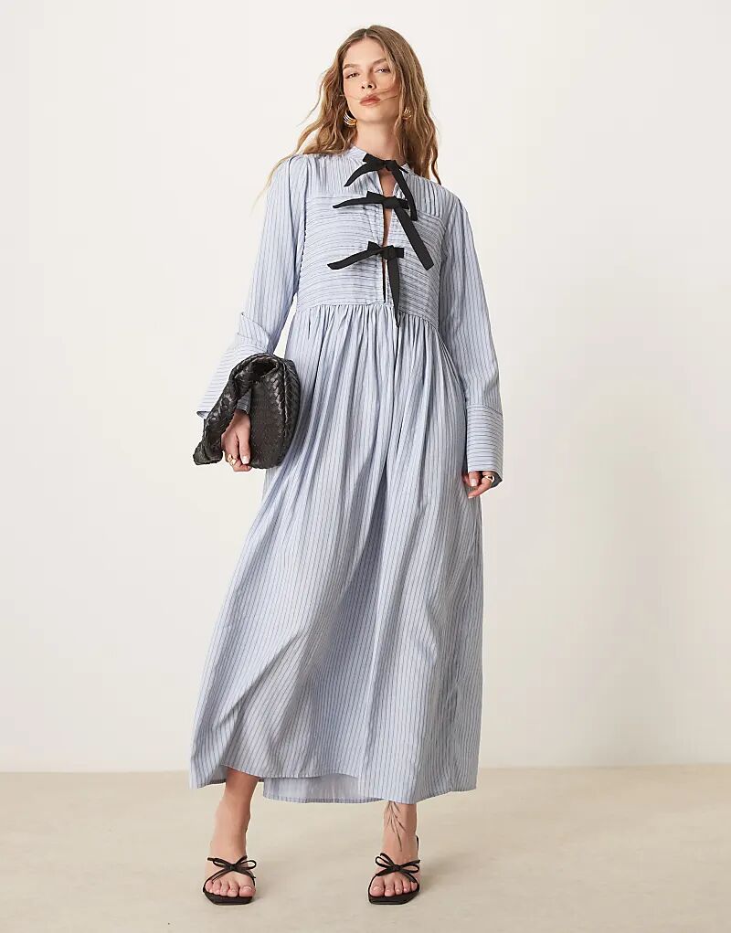 Платье миди в полоску с бантом синего цвета Ghospell
Платье миди в полоску с бантом синего цвета Ghospell