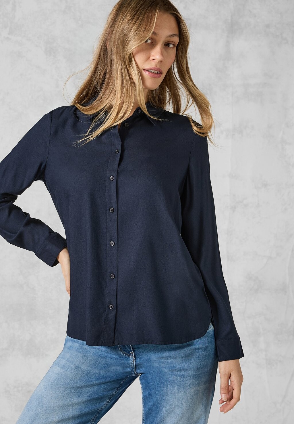 Блузка на пуговицах UNI Cecil, синий
Блузка на пуговицах UNI Cecil, синий