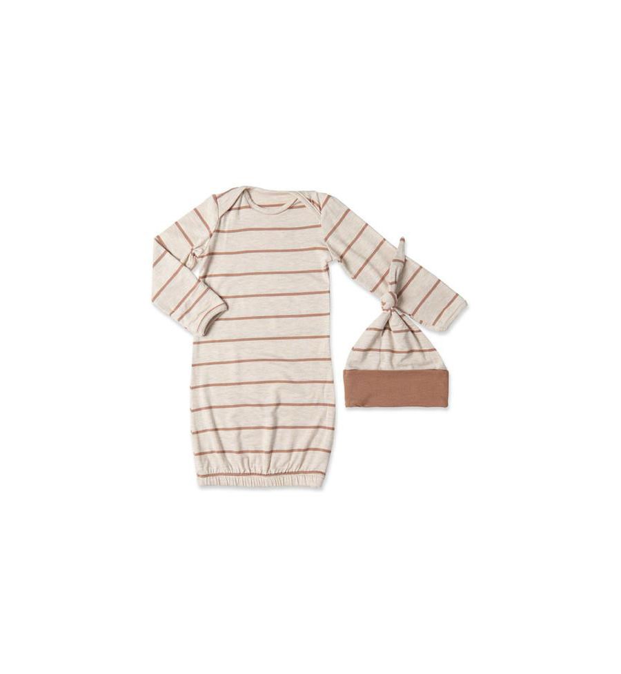 Детский серый комплект для мальчика от Everly Grey: халат с длинными рукавами и шапочка Baby Grey By Everly Grey, Mocha stripe
Детский серый комплект для мальчика от Everly Grey: халат с длинными рукавами и шапочка Baby Grey By Everly Grey, Mocha stripe