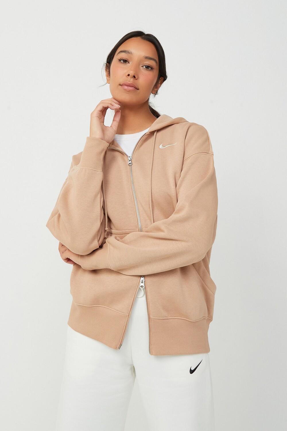 Толстовка с небольшим логотипом и застежкой-молнией Nike, бежевый
Толстовка с небольшим логотипом и застежкой-молнией Nike, бежевый