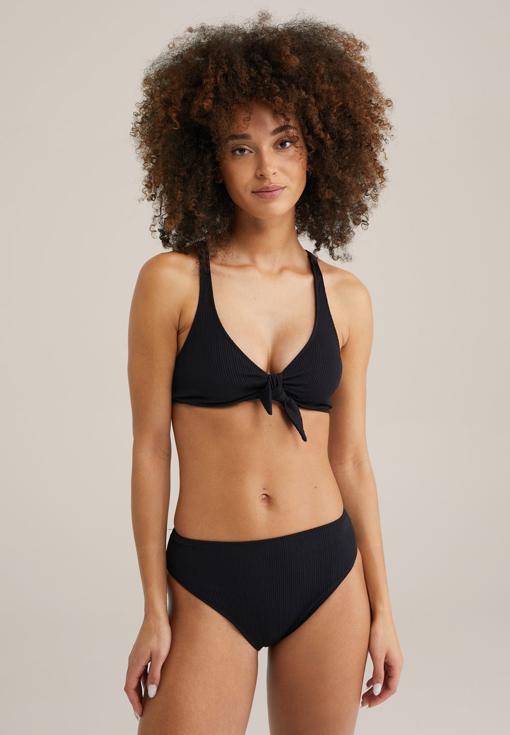 Верх бикини WE Fashion, черный
Верх бикини WE Fashion, черный