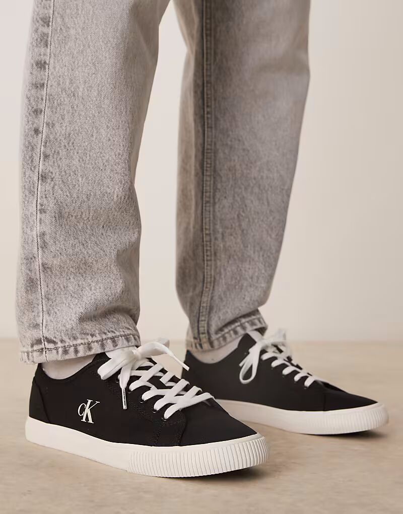 Calvin Klein Jeans - Кроссовки из вулканизированной парусины черного и белого цветов
Calvin Klein Jeans - Кроссовки из вулканизированной парусины черного и белого цветов