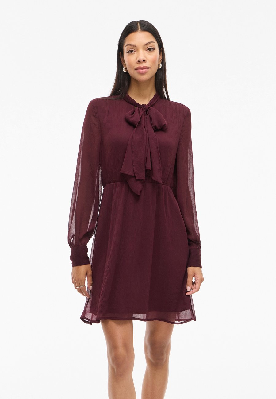 Платье VILA VIFALIA TIE NECK , Winetasting/Dark Red
Платье VILA VIFALIA TIE NECK , Winetasting/Dark Red