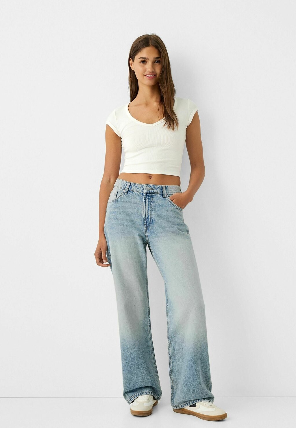 Расклешенные джинсы BAGGY Bershka, светло-голубой
Расклешенные джинсы BAGGY Bershka, светло-голубой