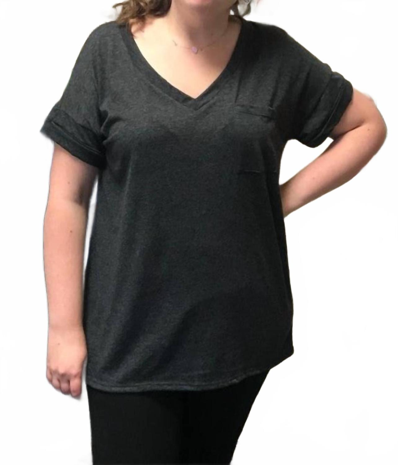 Бойфрендовский топ с карманом в черном цвете Sew In Love
Бойфрендовский топ с карманом в черном цвете Sew In Love