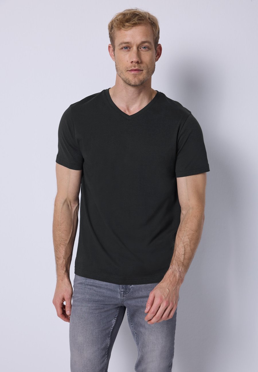 Футболка Street One MEN V-NECK, Schwarz/Black, Черный, Футболка Street One MEN V-NECK, Schwarz/Black
Футболка Street One MEN V-NECK, Schwarz/Black, Черный, Футболка Street One MEN V-NECK, Schwarz/Black