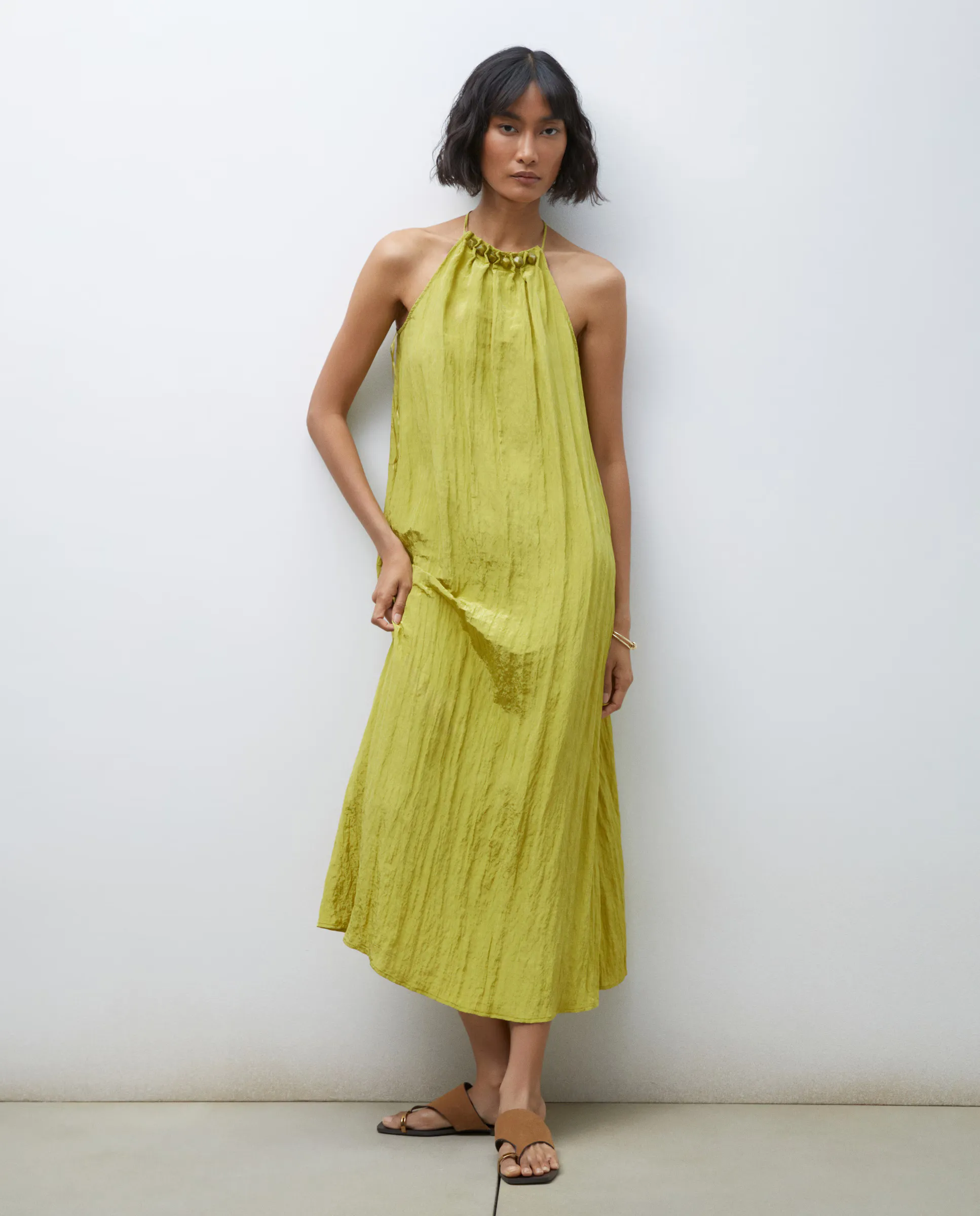 Халтер-платье без рукавов с деталями из страз и плиссированной тканью Tintoretto, цвет Kiwi
Халтер-платье без рукавов с деталями из страз и плиссированной тканью Tintoretto, цвет Kiwi