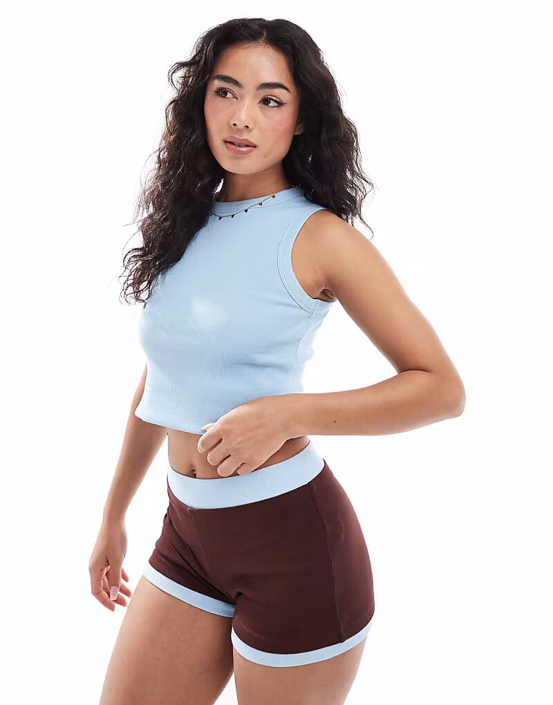 Майка-борцовка с широкими резинками ASOS DESIGN синего цвета 
Майка-борцовка с широкими резинками ASOS DESIGN синего цвета