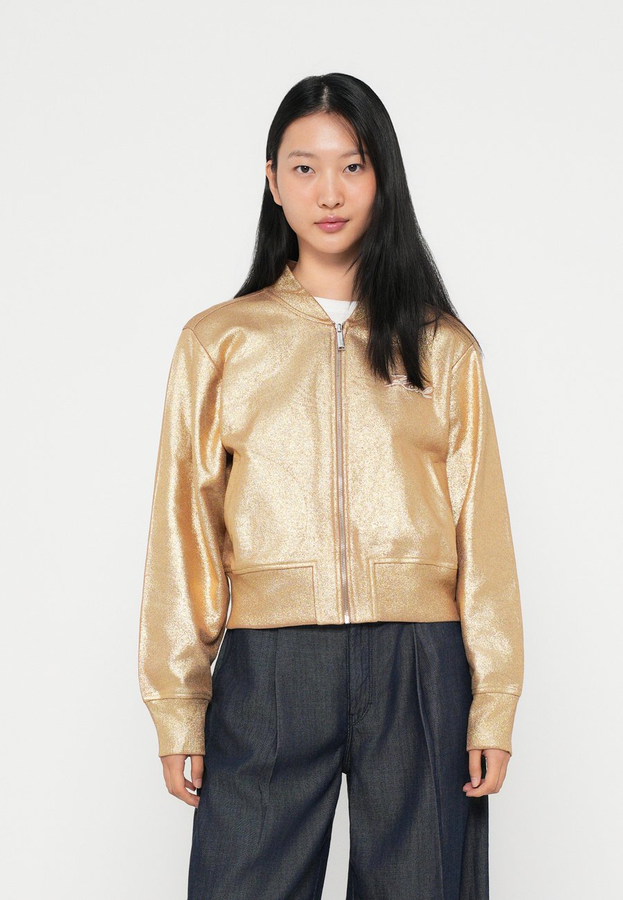 Толстовка KARL LAGERFELD COATED SIGNATURE ZIP UP, Light Gold-Coloured/Gold-Coloured
Толстовка KARL LAGERFELD COATED SIGNATURE ZIP UP, Light Gold-Coloured/Gold-Coloured