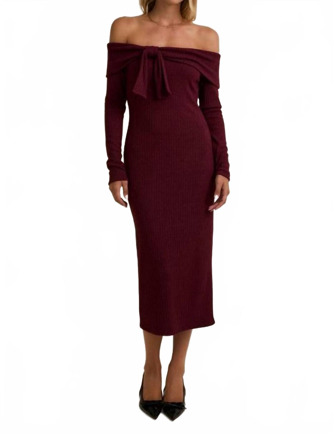 GILLI Платье миди с открытыми плечами и бантом спереди, бордового цвета
GILLI Платье миди с открытыми плечами и бантом спереди, бордового цвета