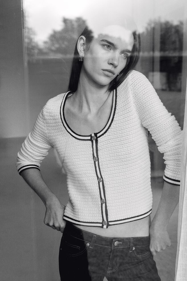 Кардиган структурной вязки с глубоким вырезом. H&M, бежевый
Кардиган структурной вязки с глубоким вырезом. H&M, бежевый