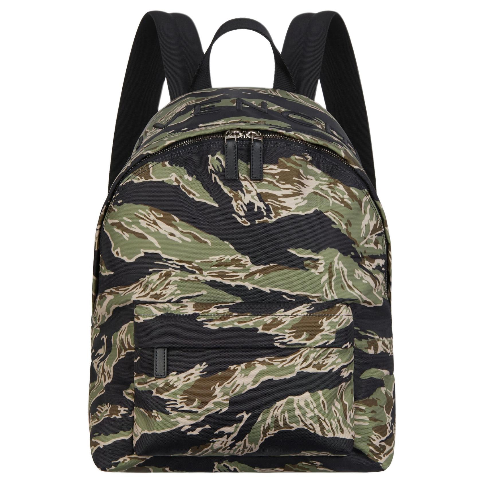 Рюкзак из переработанного полиэстера обычный мужской разноцветный Givenchy, basic set (bag+dust bag)
Рюкзак из переработанного полиэстера обычный мужской разноцветный Givenchy, basic set (bag+dust bag)