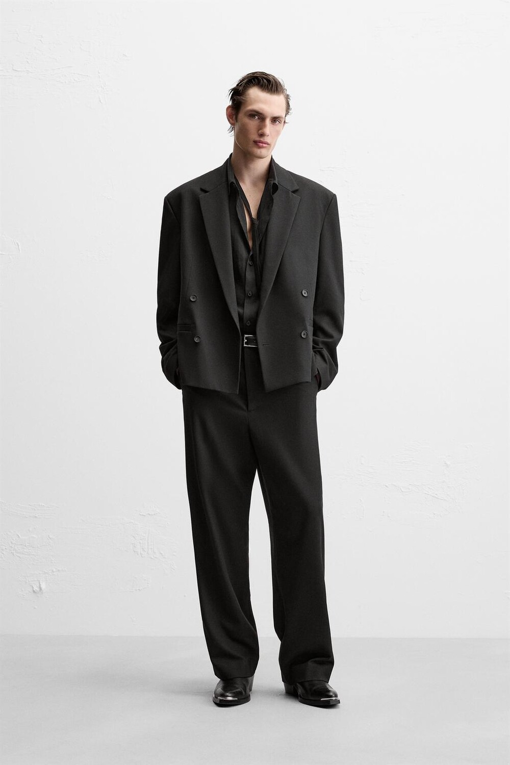 Укороченный пиджак из вискозы ZARA, черный
Укороченный пиджак из вискозы ZARA, черный