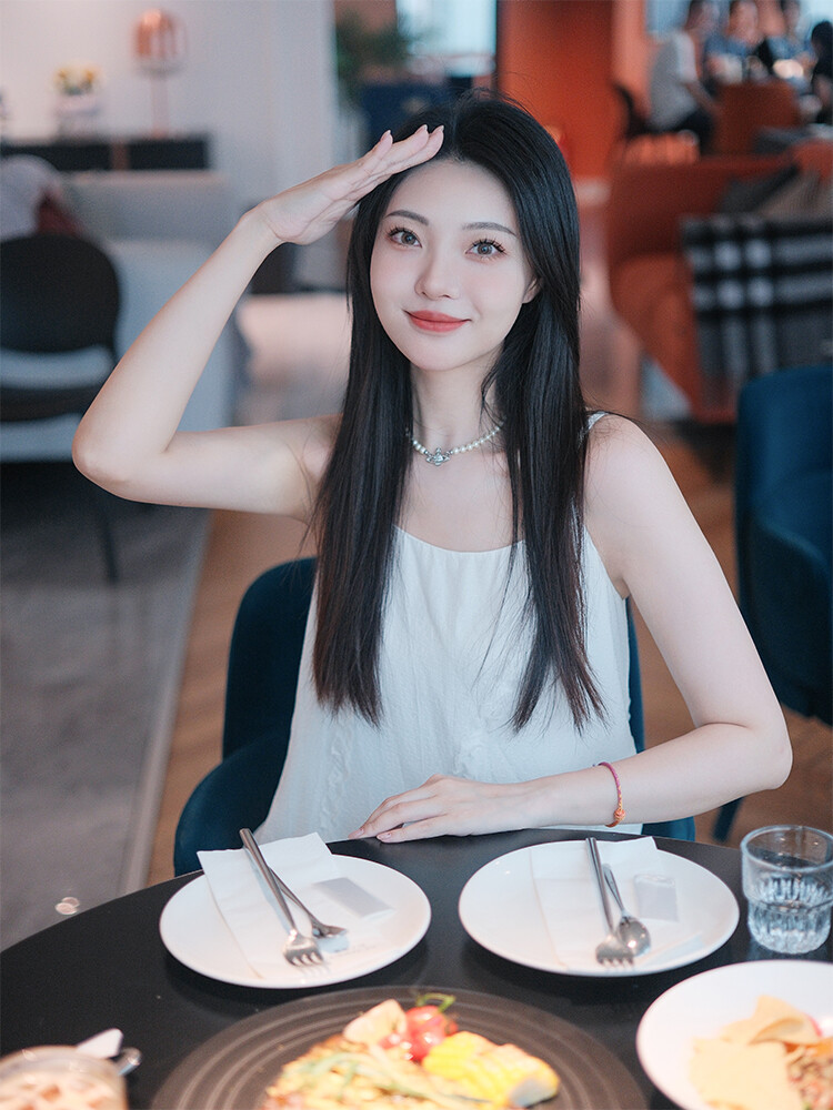 Элегантное платье Mslan с французскими рюшами и подтяжками, Бен Бай
Элегантное платье Mslan с французскими рюшами и подтяжками, Бен Бай