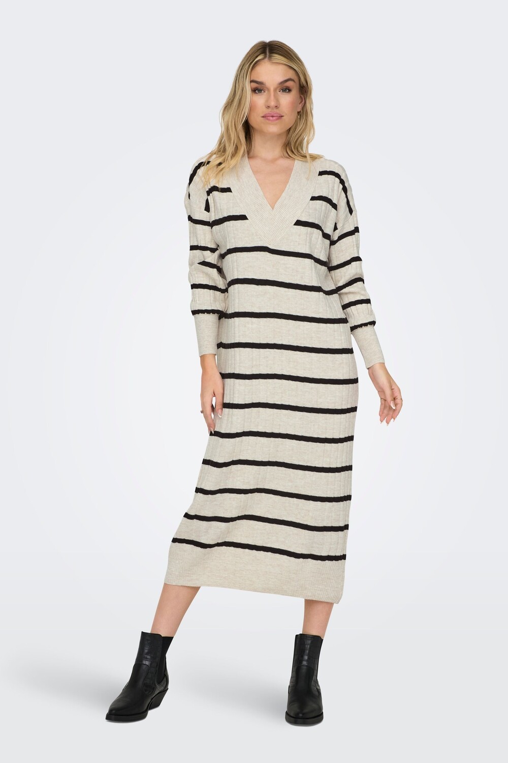 Трикотажное платье миди с V-образным вырезом Only, черный
Трикотажное платье миди с V-образным вырезом Only, черный