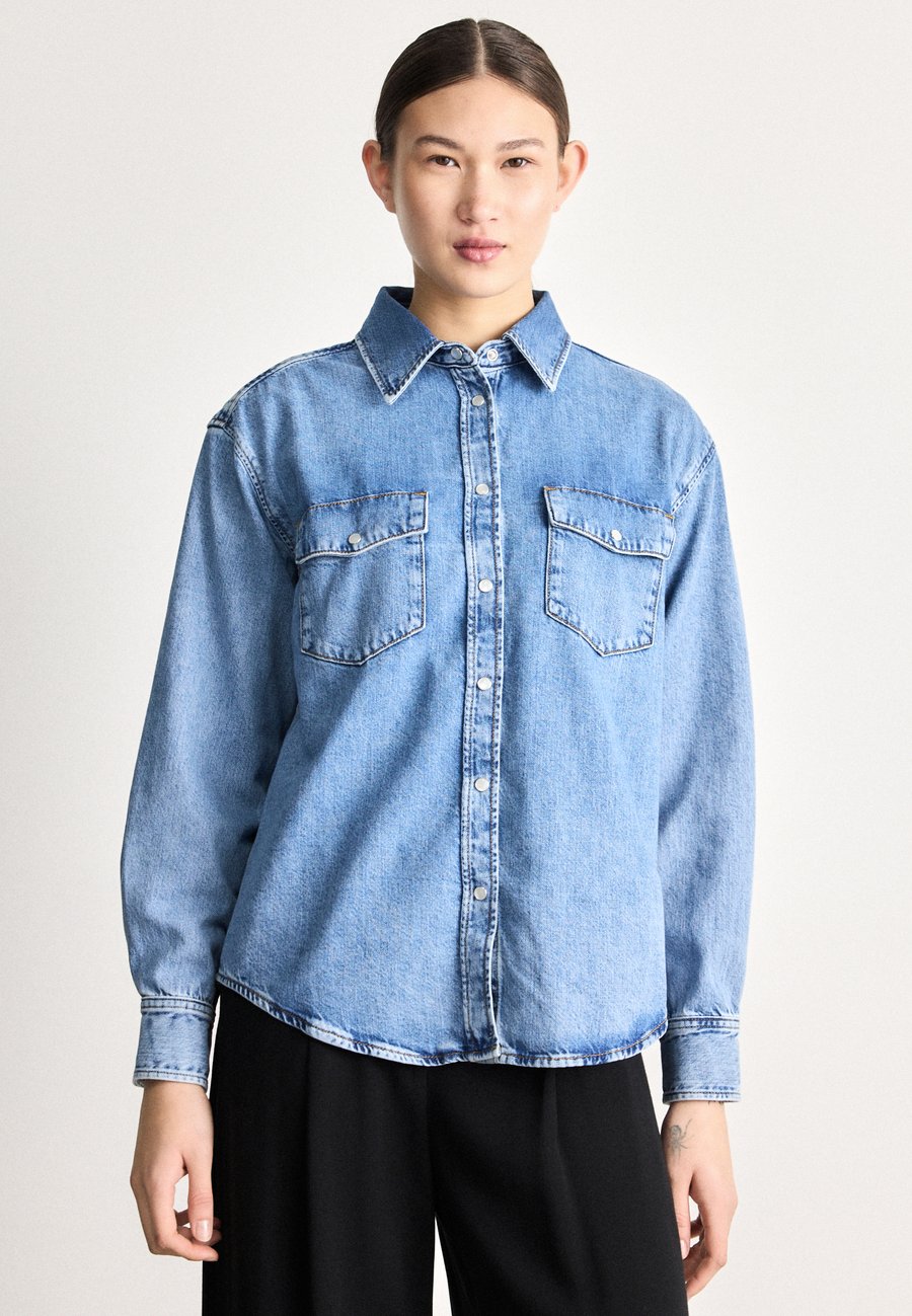 Блуза GANT POCKET SHIRT, Mid Blue Worn In/Blue Denim
Блуза GANT POCKET SHIRT, Mid Blue Worn In/Blue Denim