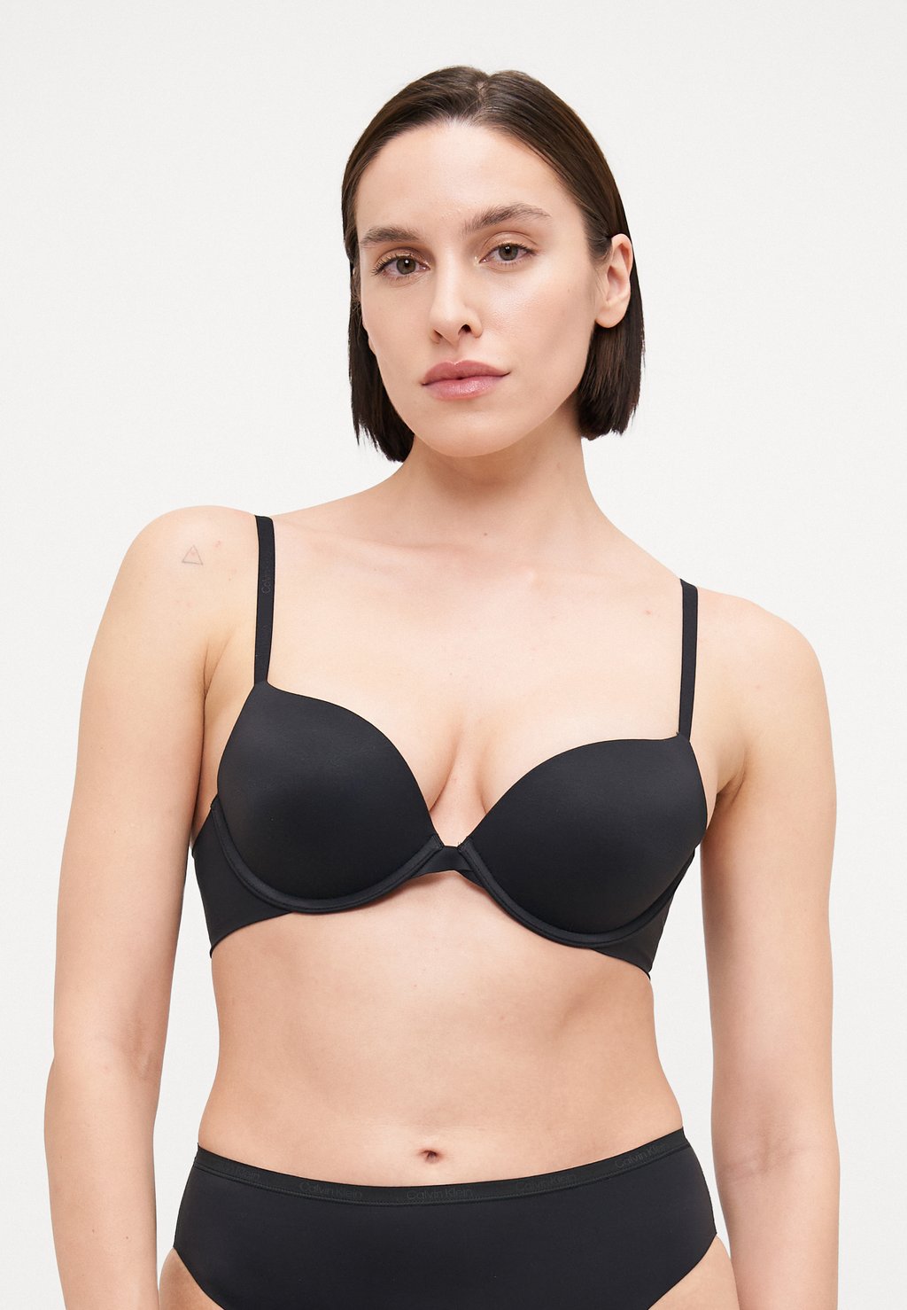 Бюстгальтер пуш-ап PLUNGE Calvin Klein Underwear, черный
Бюстгальтер пуш-ап PLUNGE Calvin Klein Underwear, черный